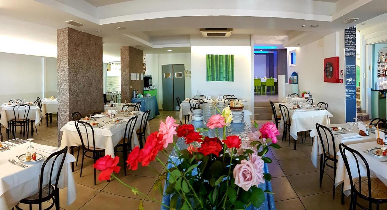 Hotel Sorriso - Molto Piu Di Una Stella Riccione Exterior photo
