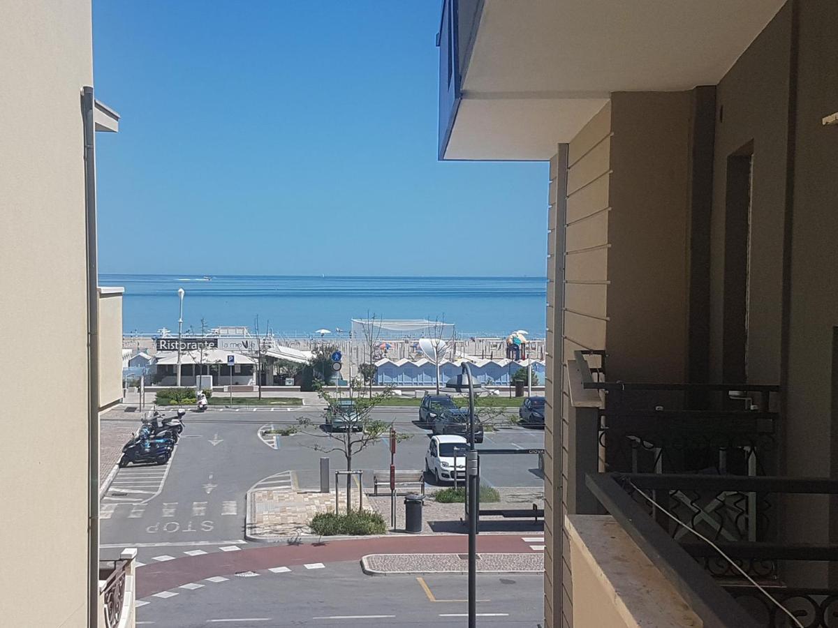 Hotel Sorriso - Molto Piu Di Una Stella Riccione Exterior photo
