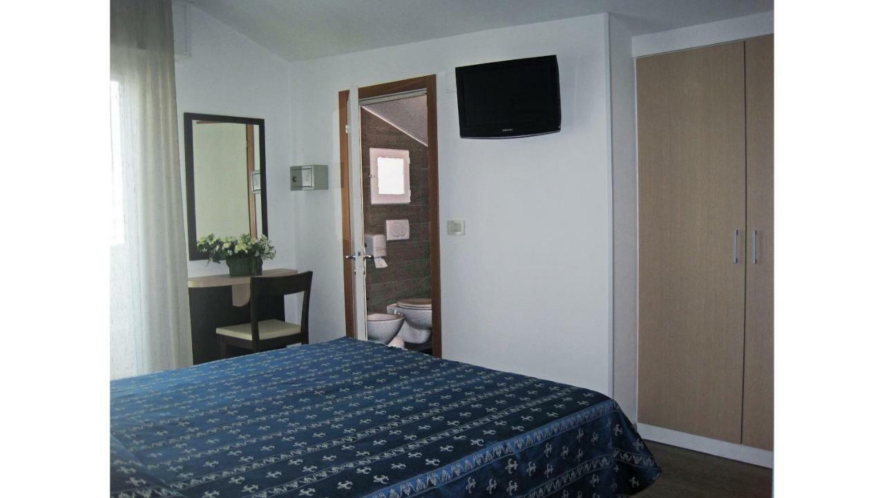 Hotel Sorriso - Molto Piu Di Una Stella Riccione Exterior photo